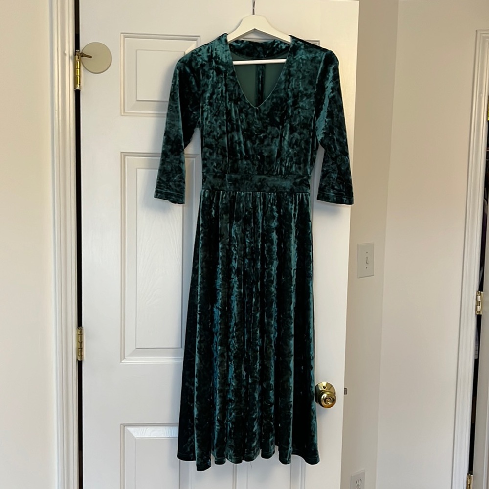 Green velvet dress size 2-4